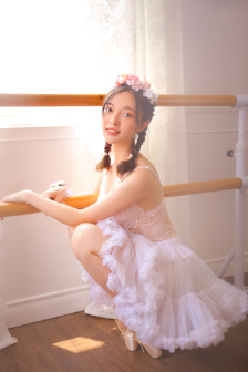 一朵梨花压海棠